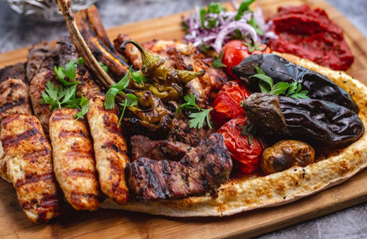 Plastik kesme tahtaları gıdalardaki mikroplastik yükünü artırıyor