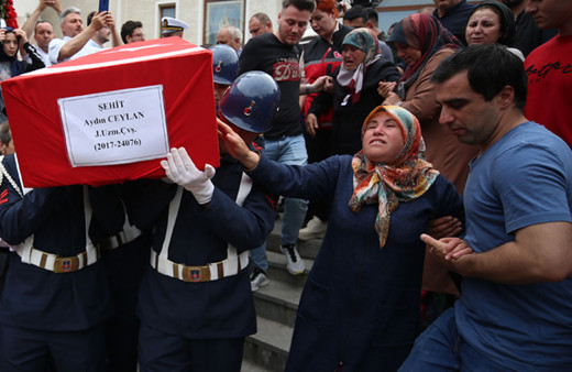Şehit Jandarma Uzman Çavuş Aydın Ceylan son yolculuğa uğurlandı! Şehidin annesinin sözleri ile kahretti!