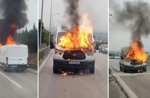 Bursa'da seyir halindeki servis minibüsü alev alev yandı