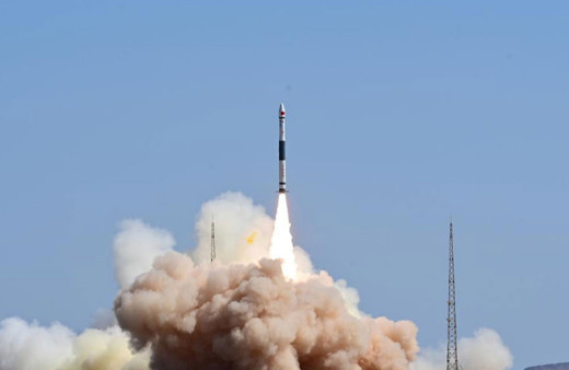 Çin, "Longciang-3" test uydusunu fırlattı