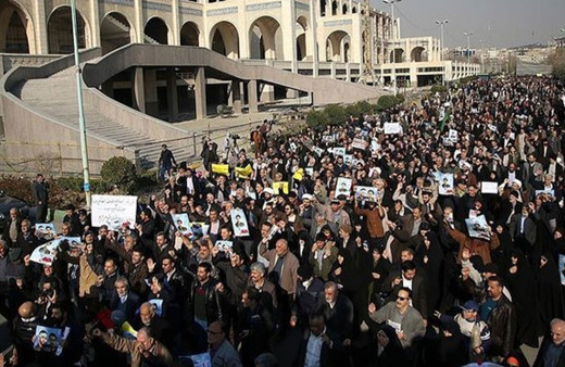 İran'da Cuma protestoları bugün de devam etti.