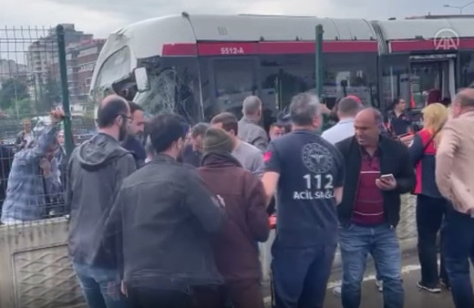 Samsun'da tramvayların çarpışması sonucu çok sayıda kişi yaralandı