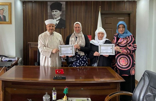 Ukraynalı anne ve kızı İslamiyet’i seçti