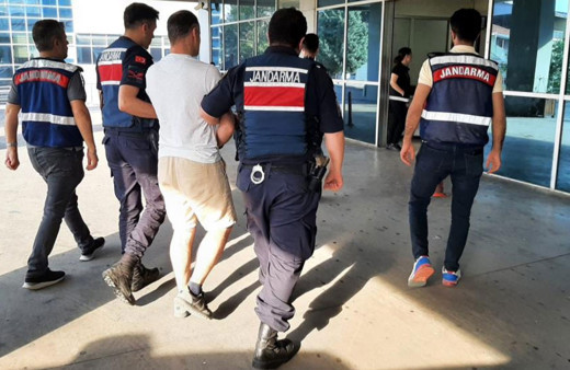 Göçmen kaçakçılarına İzmir merkezli operasyon: 17 kişi gözaltında