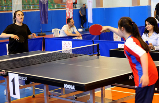 Nevşehir'de özel sporcular masa tenisi müsabakaları yapıldı