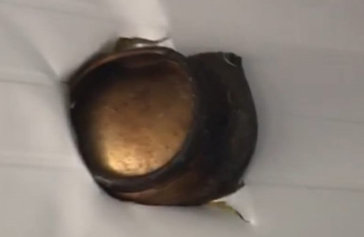 Malatya'da ilginç olay: Evde bomba gibi patlayan tüp, konteyneri deldi geçti!