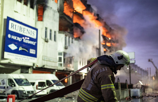 İkitelli Organize Sanayi'de büyük yangın! Saatlerce alev alev yandı: 31 saat sonra kontrol altına alındı!