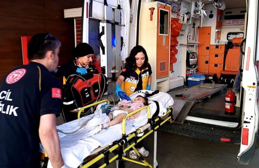 Bursa'da nefes borusuna fıstık kaçan bebek yaşam savaşı veriyor