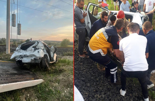 İstanbul'da yolcu treni ile otomobil çarpıştı: 1 ağır yaralı
