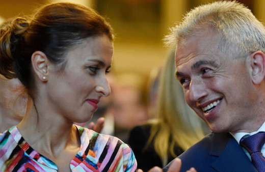 Belediye Başkanlığı'ndan alınan Alman Enişte, Türk eşinden boşanıyor! Zübeyde'nin kıyak maaşı...