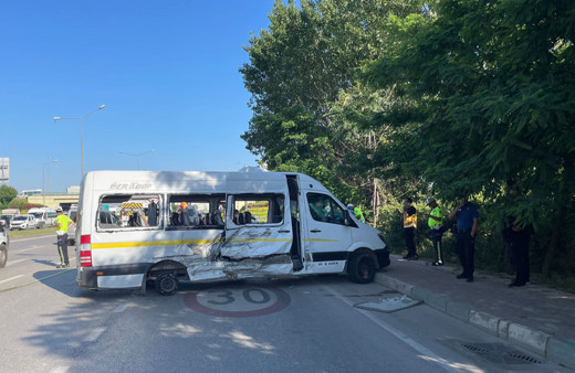 Bursa'da işçi servisi ile otomobil çarpıştı: 1 kişi öldü, 9 kişi yaralandı!