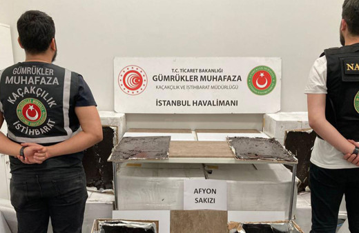 İstanbul Havalimanı'nda sunta içerisine gizlenmiş afyon sakızı ele geçirildi