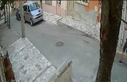 İzmir'de pompalı tüfekli ve palalı kavga kamerada!