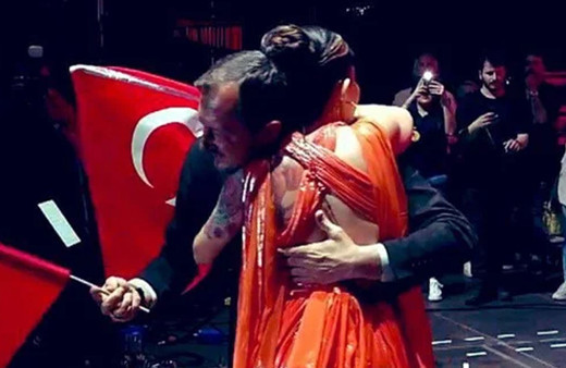 Melek Mosso konseri nedeniyle linç edilen Belediye Başkanı Cüneyt Yüksel'den açıklama