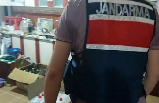 Ev değil, sahte içki imalathanesi: Opersayonda hepsi ele geçirildi!