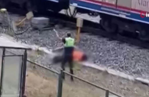 Zeytinburnu'nda korkunç olay! Raylarda çalışma yapan işçiye Marmaray çarptı