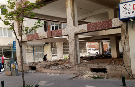 Metruk bina mahallenin kabusu oldu! Saçılan kötü kokudan durulmuyor, nedeni ise...