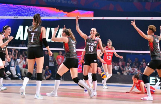 Türkiye, FIVB Milletler Ligi'nde Hollanda'yı 3-0 ile geçti!