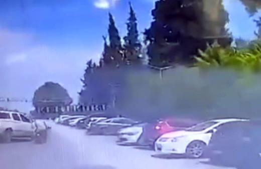 Adana'da kamyonet motosiklete böyle çarptı!