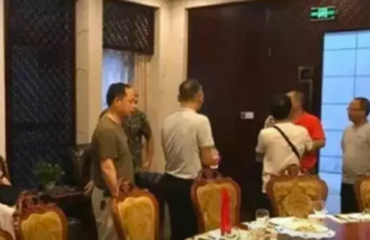 Gelin tanışma yemeğine 23 akrabayla gelince damat restorandan kaçtı