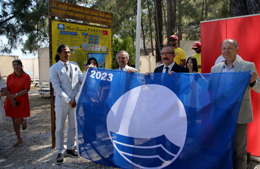 Fethiye'de okulun işlettiği plaja Mavi Bayrak verildi
