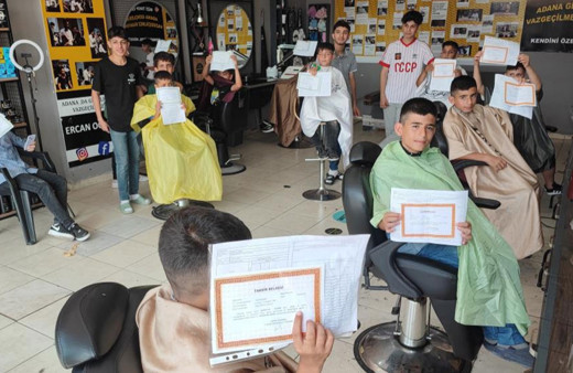 Adana'da takdir ve teşekkür alan öğrencilere, tıraş bedava