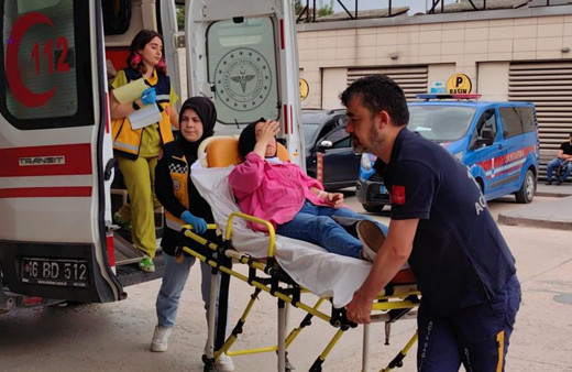 Eşini bıçakladı, kızının karne töreninde yakalandı! Sosyal medyada olay paylaşım: "Asın lan beni o zaman"