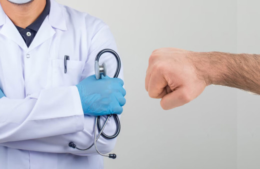 Samsun'da bir doktor hastanede darbedildi!