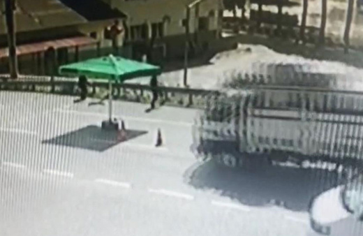 Muğla'da freni boşalan kamyon kontrol noktasına daldı!