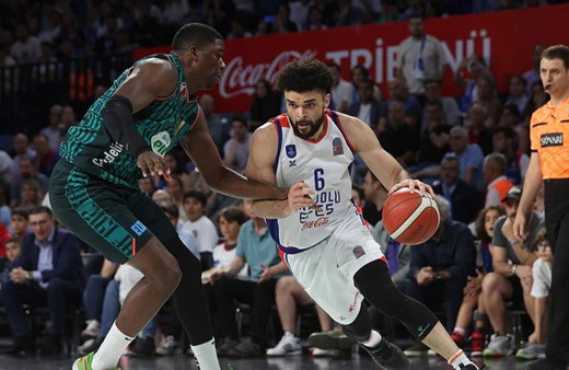 Pınar Karşıyaka, play-off finali üçüncü maçında Anadolu Efes'i konuk edecek