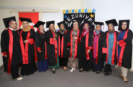 Van'da 120 kadın okuma-yazma öğrenip mezun oldu