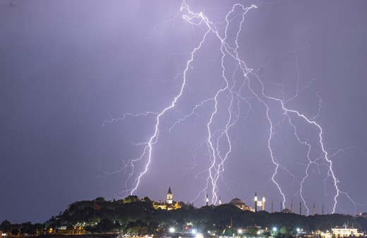 Meteorolojiden 29 il için alarm verdi! İstanbul'da şimşekli gece sonrası sağanak bastırdı! Orhan Şen'den il il uyarılar