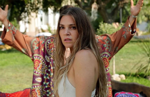 Mehmet Günsür 'soyun' dedi Aslı Enver şaştı kaldı! Bir anda herkes soyundu! Arayış dizisi olay oldu