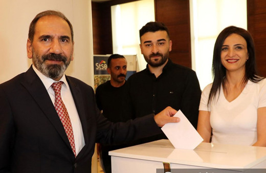 Sivasspor'da Mecnun Otyakmaz yeniden başkan seçildi