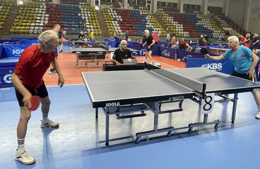 Veteranlar Uluslararası Masa Tenisi Turnuvası Bolu'da başladı