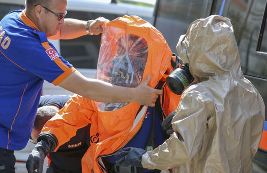 2 kişi öldü 10 kişi hastanelik oldu! Keçiören'deki o binaya özel kıyafetlerle girdiler