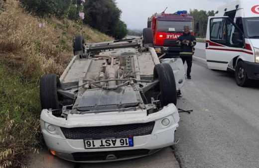 Otobanda kontrolden çıkan otomobil ters döndü