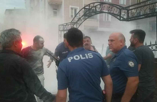 Kendini yakmaya çalışan şahsı polis böyle kurtardı