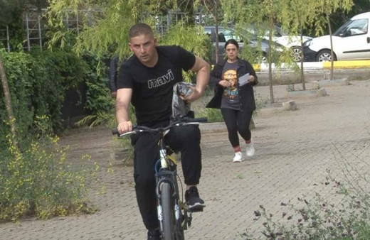 Bina görevlilerinin yardımıyla son dakikada sınava yetişti