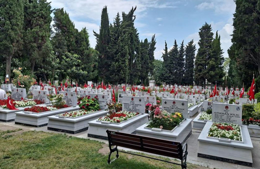 Edirnekapı Şehitliği'nde buruk Babalar Günü