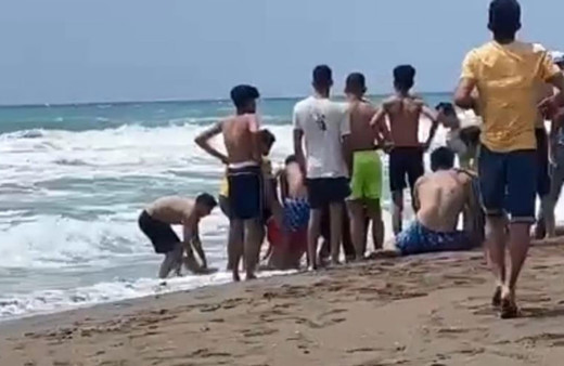 Baba, çocuklarını boğulmaktan kurtardı ama kendi kurtulamadı!