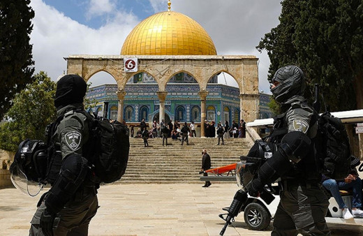 Onlarca fanatik Yahudi Mescid-i Aksa'ya baskın düzenledi