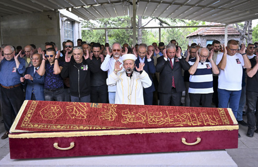 Türk sanat müziği solisti Metin Milli son yolculuğuna uğurlandı