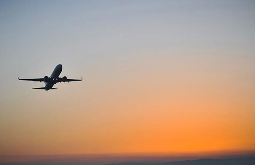 Suudi Arabistan, Yemen'in başkenti Sana'dan uçak seferlerini kabul etmeye başladı