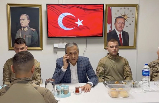 Cumhurbaşkanı Erdoğan, Cudi Dağı Üs Bölgesi'ndeki jandarmalarla görüştü