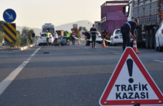 Manisa'da kontrolden çıkan otomobil araziye uçtu! 2'si çocuk 3 kişi yaralandı