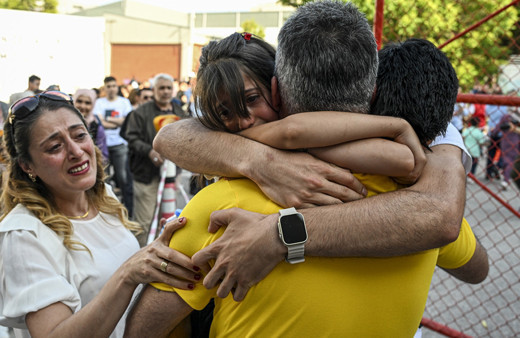 Dış dünyayla 45 gündür iletişimi olmayan ÖSYM görevlileri, YKS'nin ardından aileleriyle buluştu