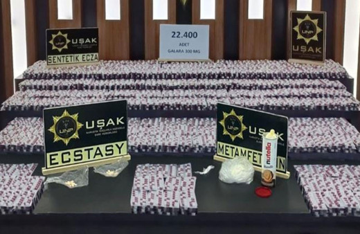 Uşak’ta 22 bin sentetik hap ve 249 gram metamfetamin ele geçirildi