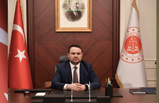 Akın Gürlek kimdir, aslen nereli, kaç yaşında? dalet Bakanlığı Bakan Yardımcısı  Akın Gürlek evli mi?