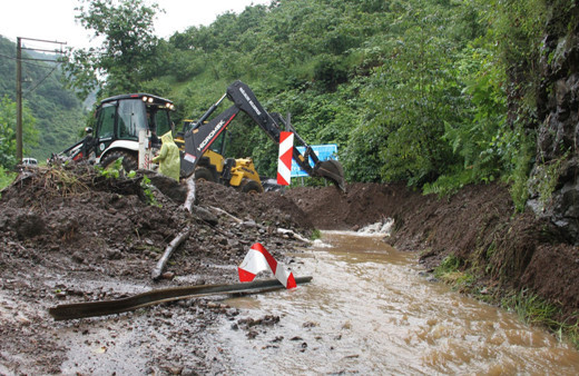 Giresun'da Yağlıdere-Alucra kara yolu ulaşıma kapandı